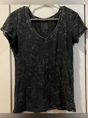 Nollie Acid Wash V-Neck Tee | Black Distressed Fitted T-Shirt | Size S